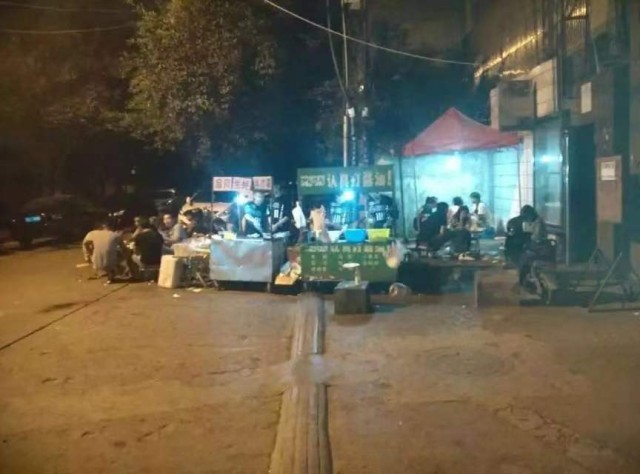 抖音生活服务商家案例_抖音网红的黑暗料理店叫什么名字,_闪光的小店